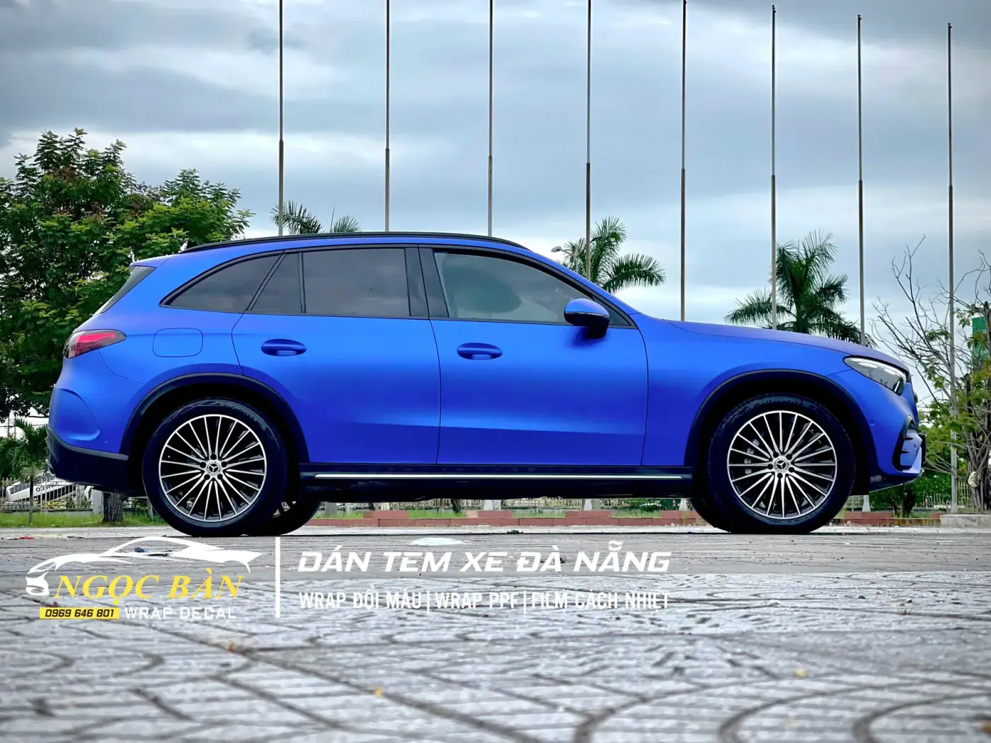 mercedes-glc200-blue-matte