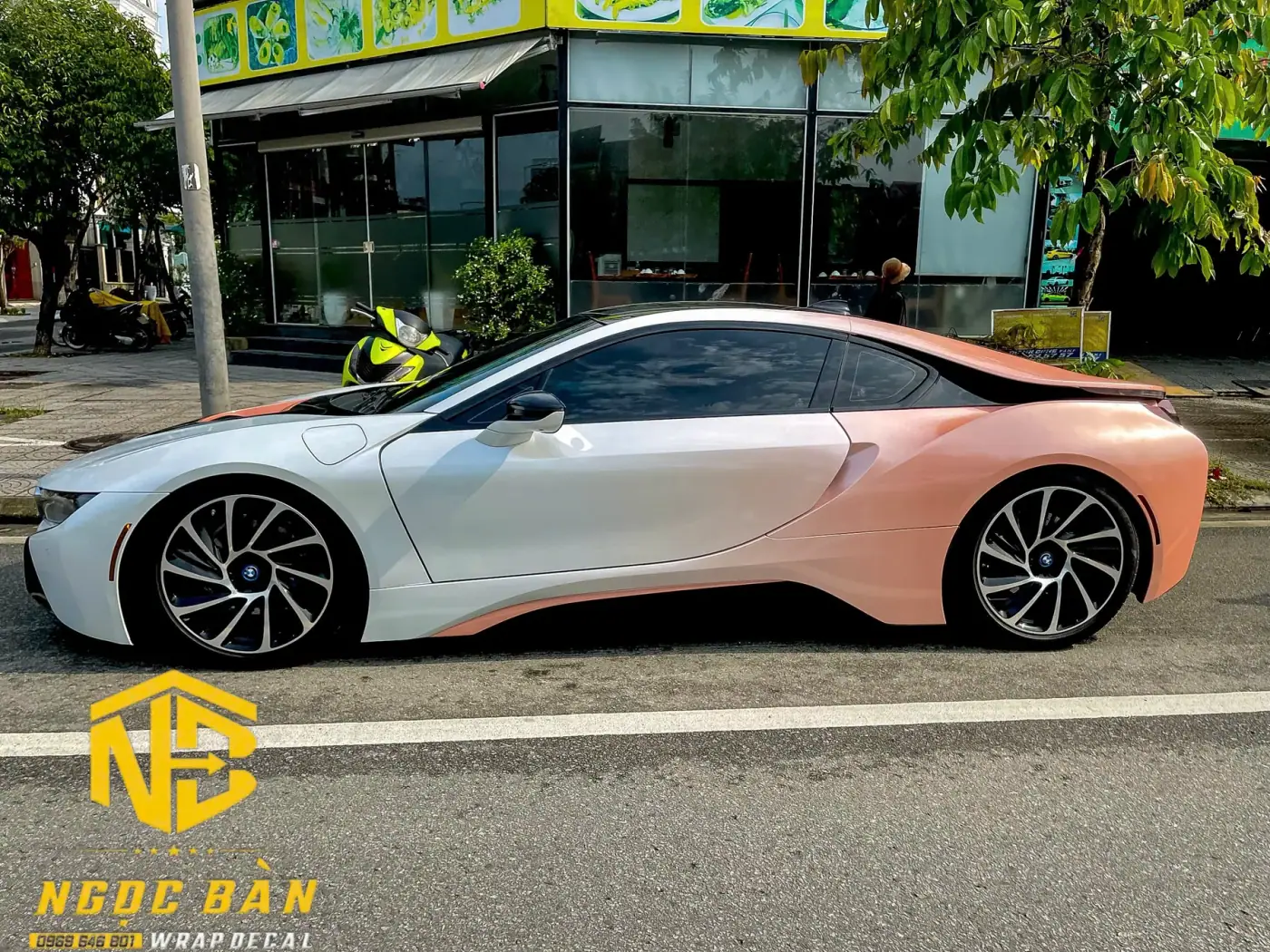BMW I8 -Pink White Gradient